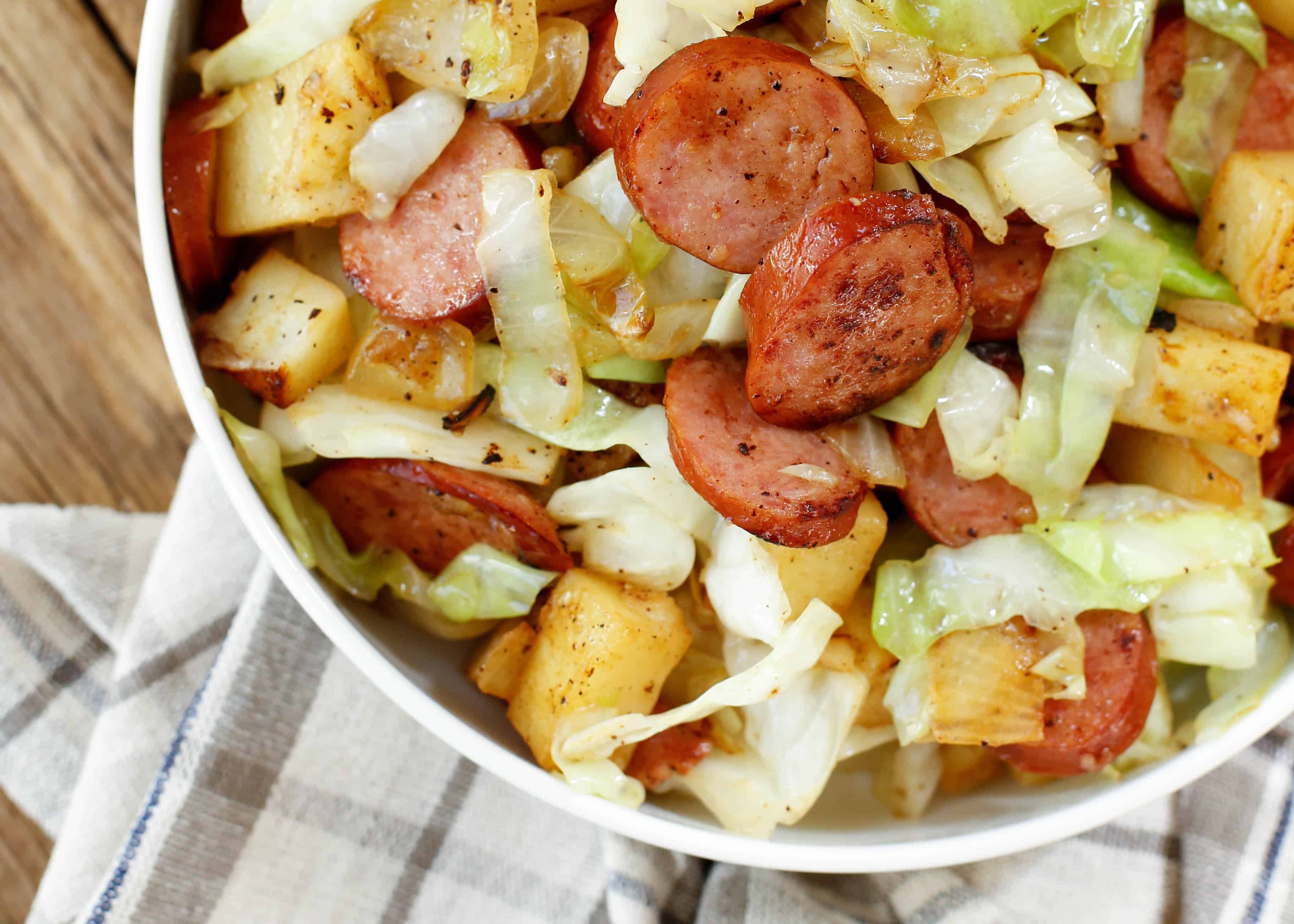 Easy One-Pan Kielbasa Cabbage Potato Skillet: Fast & Flavorful